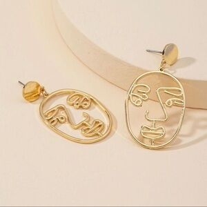 3/$30 💛 Abstract Face Earrings